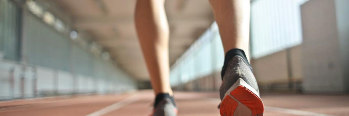 Rotura de fibras de los gemelos en atletas y su abordaje en FisioClinics Logroño 